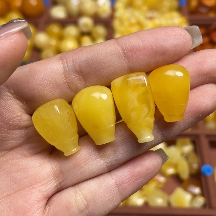蜜蜡未镶嵌珠宝奇石满蜡芬达鸡油黄三通微微瑕多样性随机发一