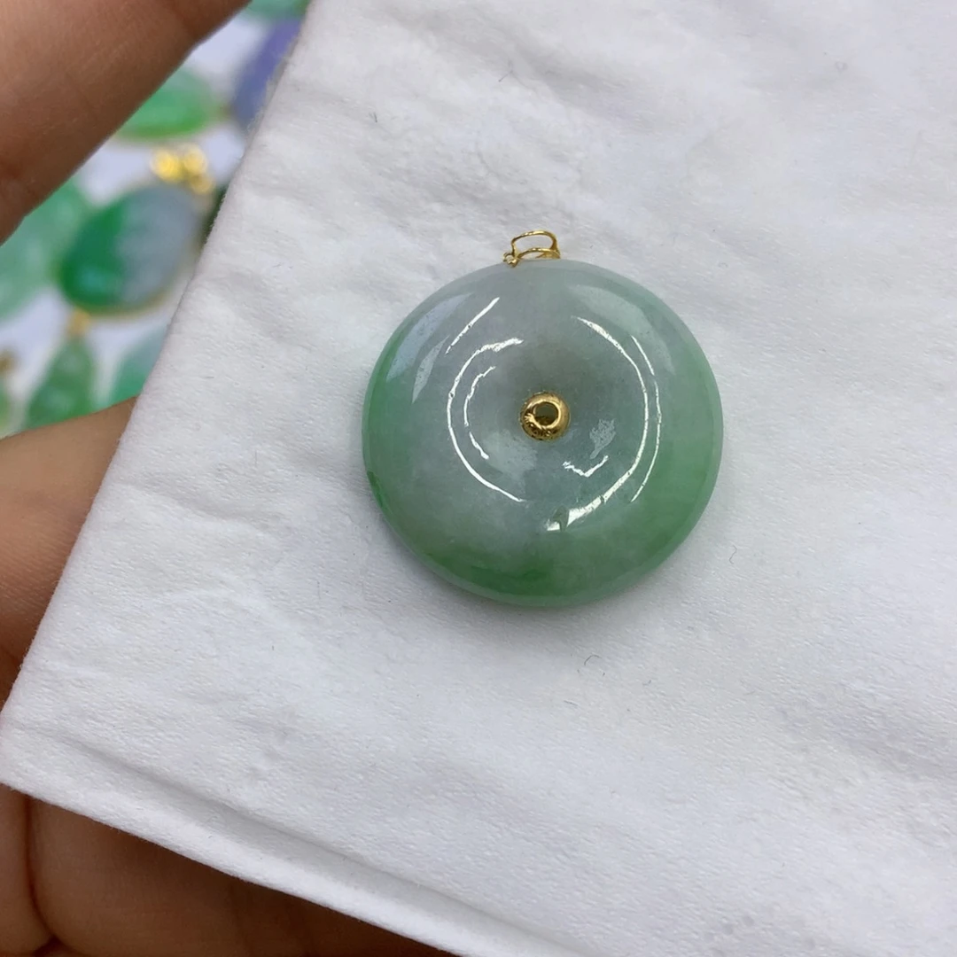 翡翠18K金镶嵌颈饰翡翠