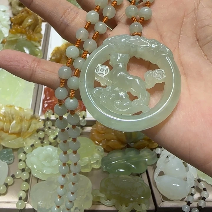 蛇纹石玉吊坠未镶嵌