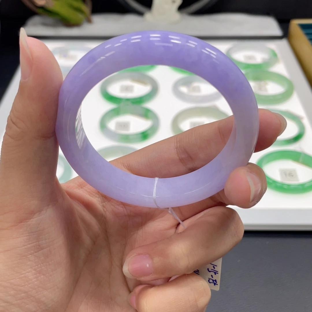 翡翠手镯未镶嵌翡翠