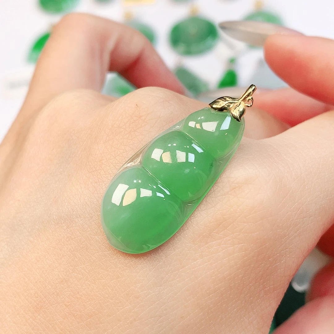 翡翠18K金镶嵌颈饰