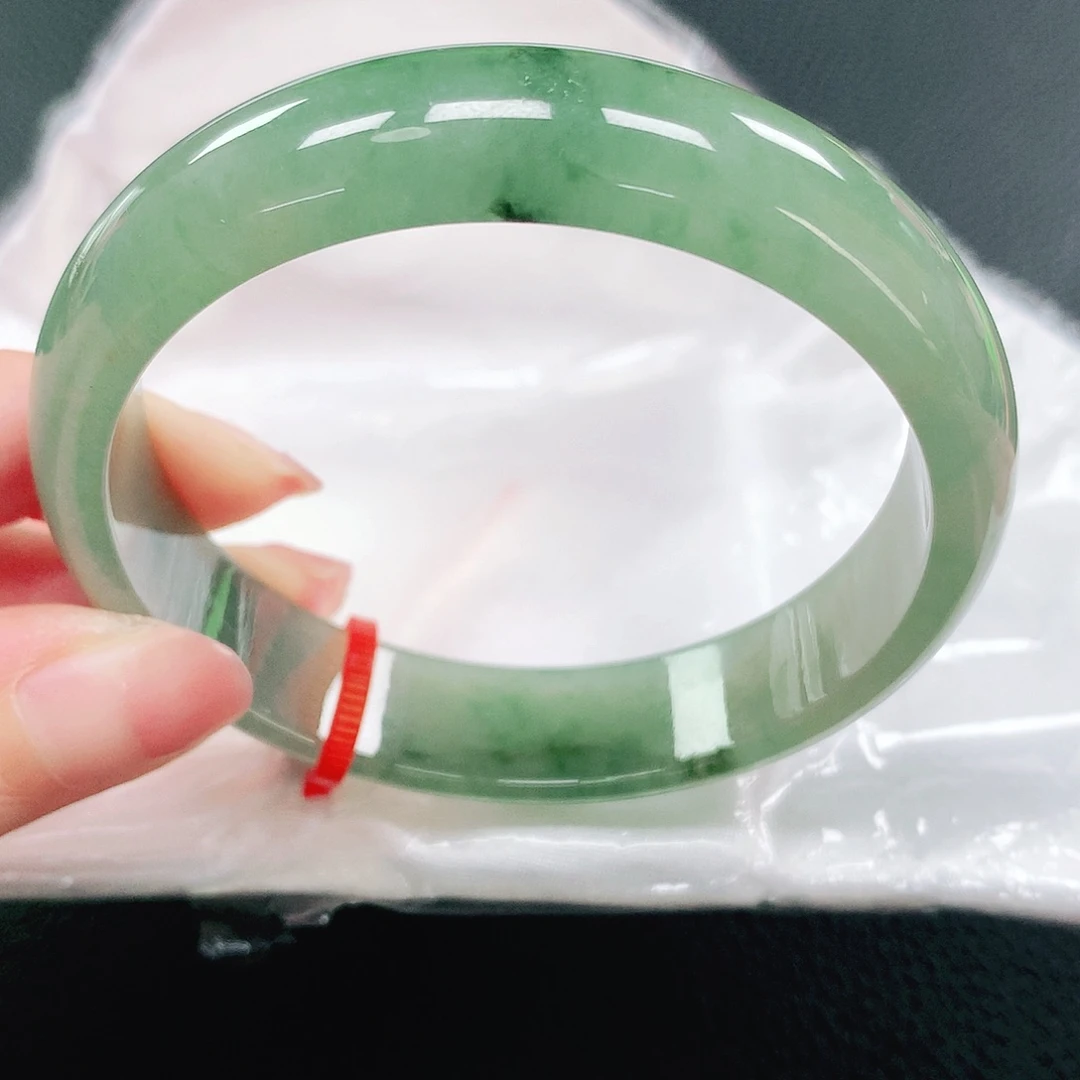 翡翠手镯未镶嵌56圈