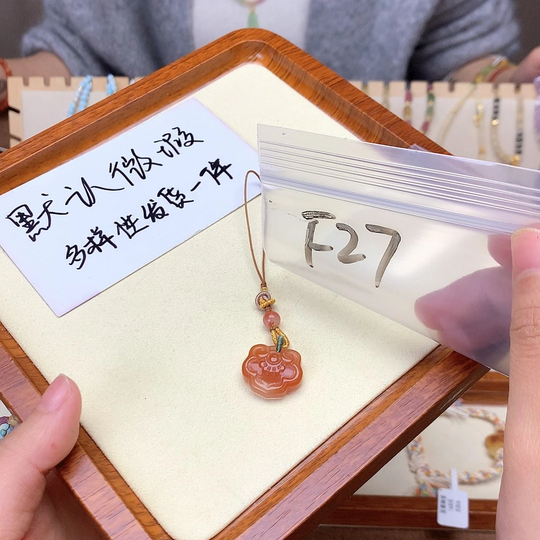 南红玛瑙颈饰未镶嵌