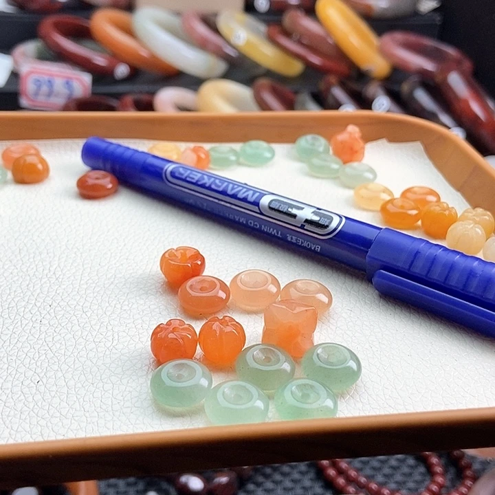 石英质玉颈饰未镶嵌馨****玉