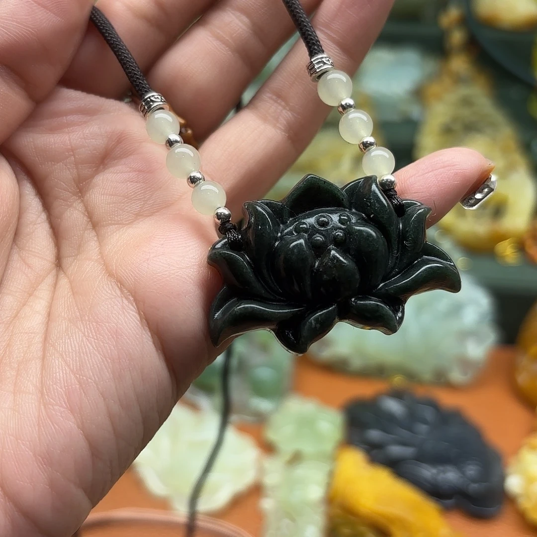 蛇纹石玉未镶嵌颈饰