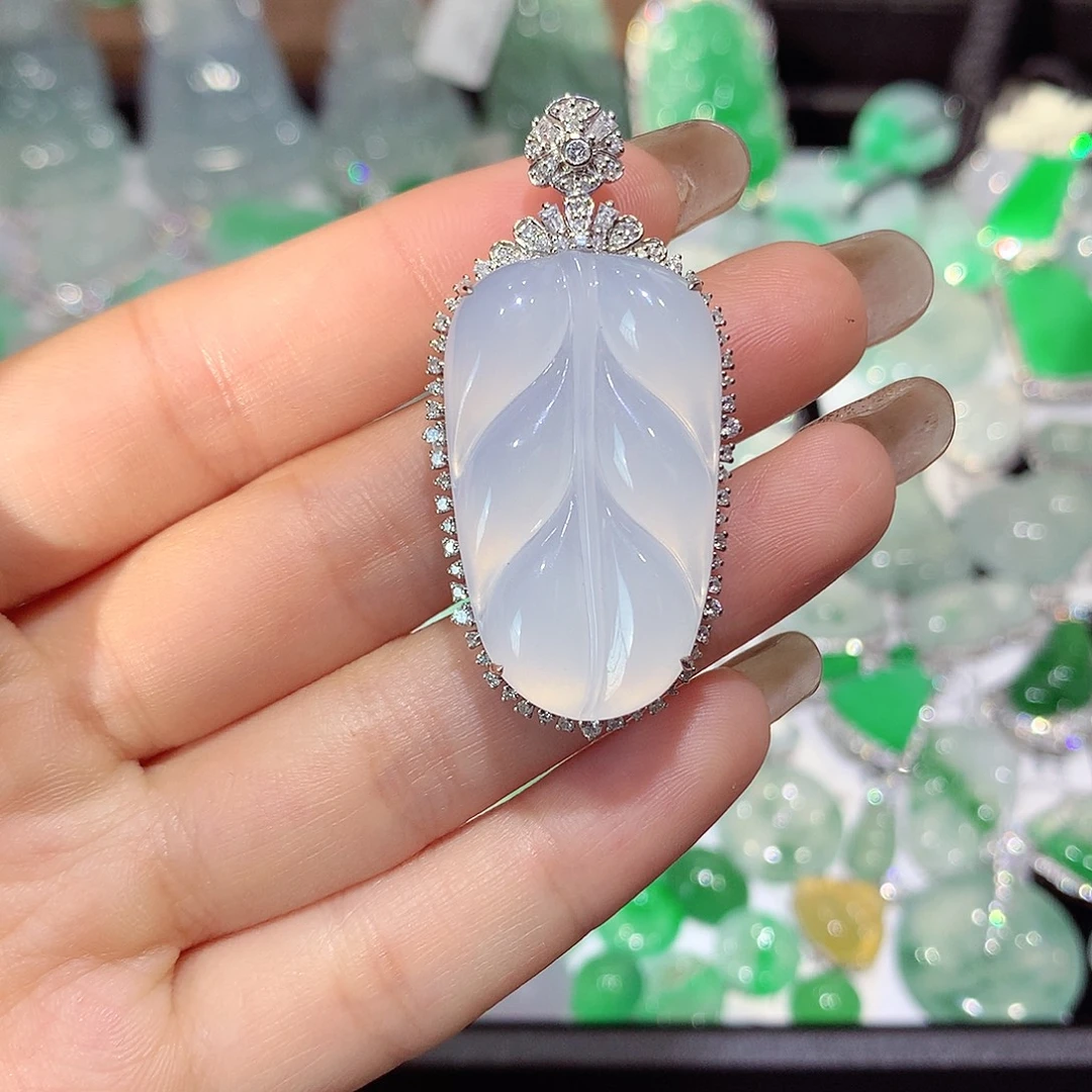 翡翠18K金镶嵌颈饰叶