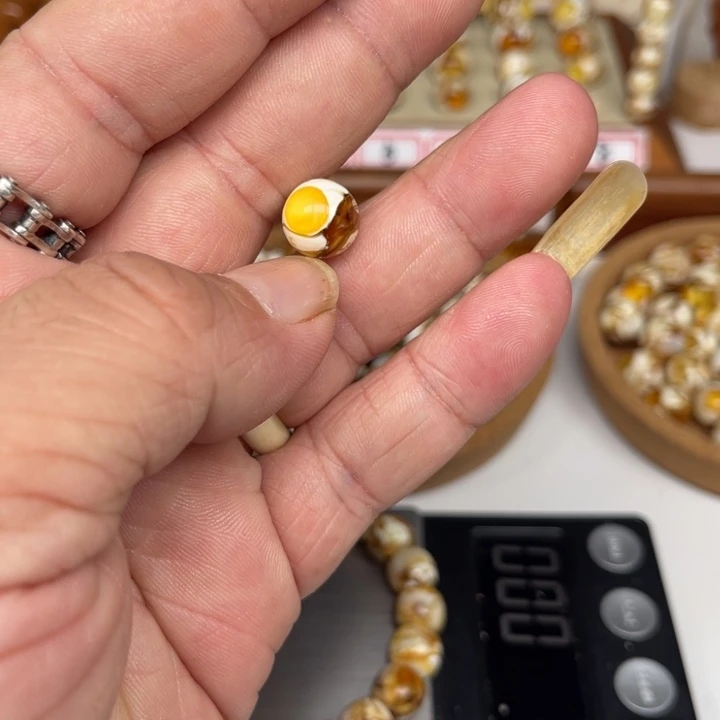 琥珀裸石未镶嵌85号