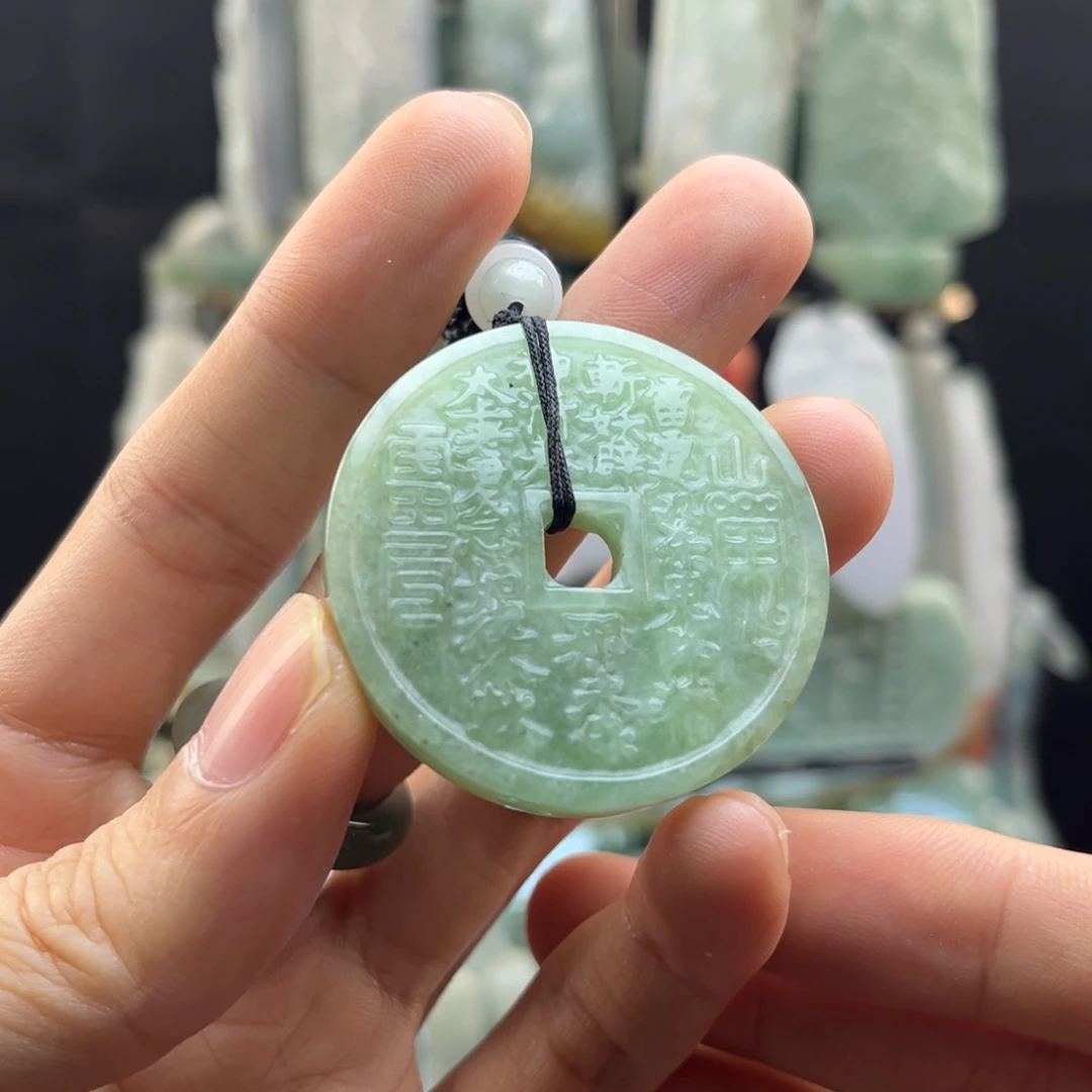 翡翠未镶嵌颈饰山鬼花钱