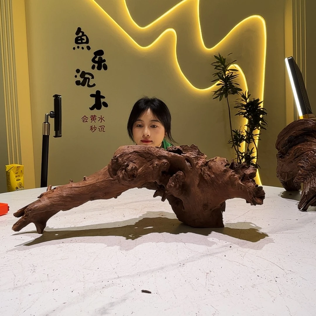 瓦当s****r会黄黑红水795。35 15 22