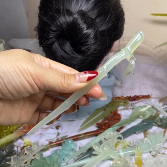 蛇纹石玉发饰未镶嵌庸****?