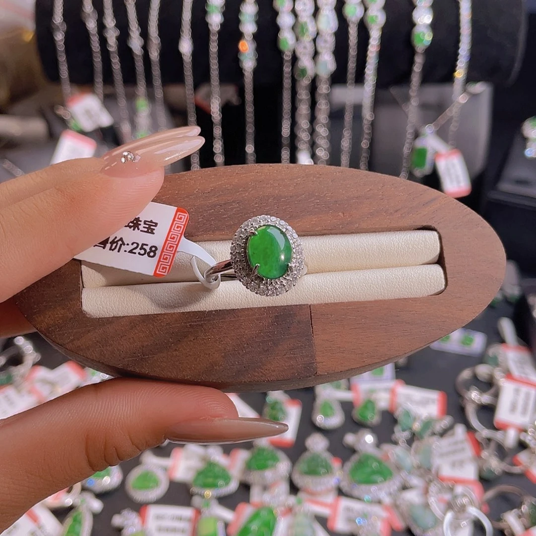 未镶嵌戒指翡翠戒指