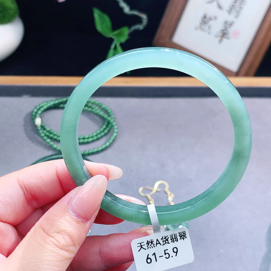 翡翠手镯（圆镯）未镶嵌