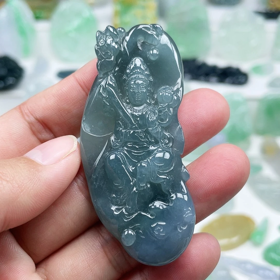 翡翠颈饰未镶嵌虚空