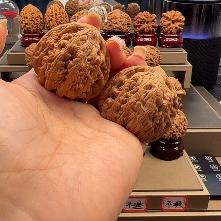 文玩核桃把件40 虎头王 m-015