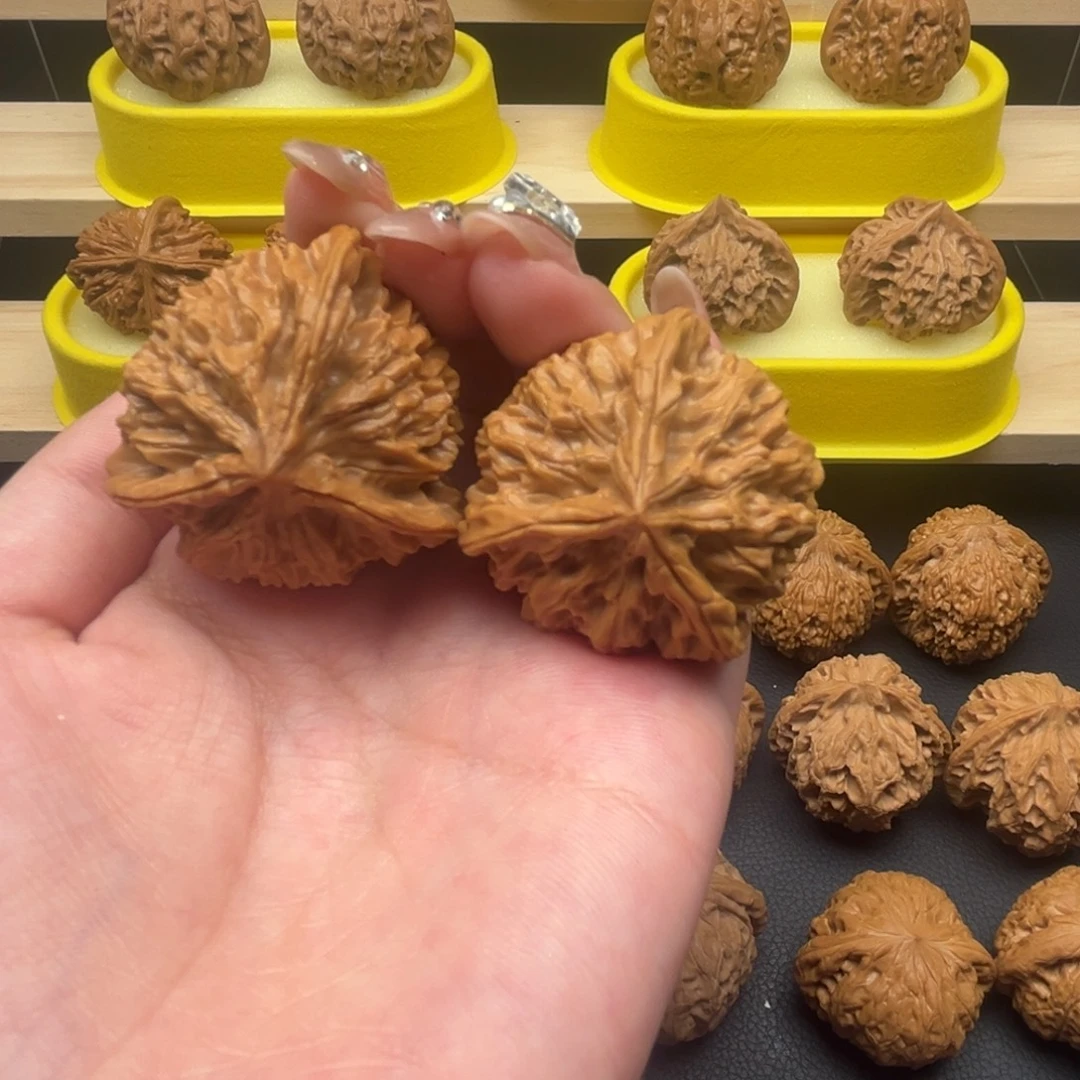 把件文玩核桃38全品小花三棱