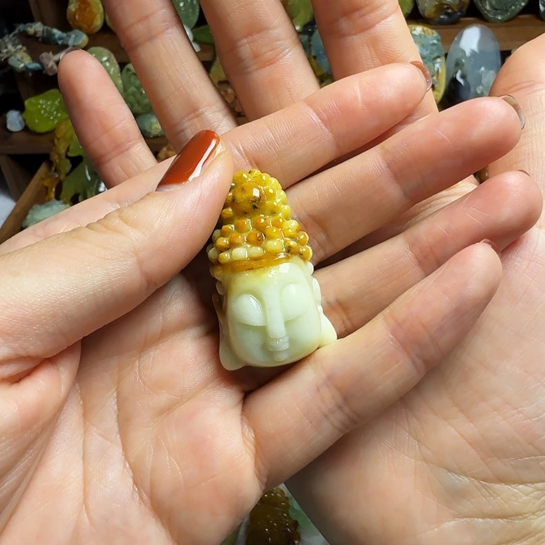 s***妮蛇纹石玉未镶嵌颈饰