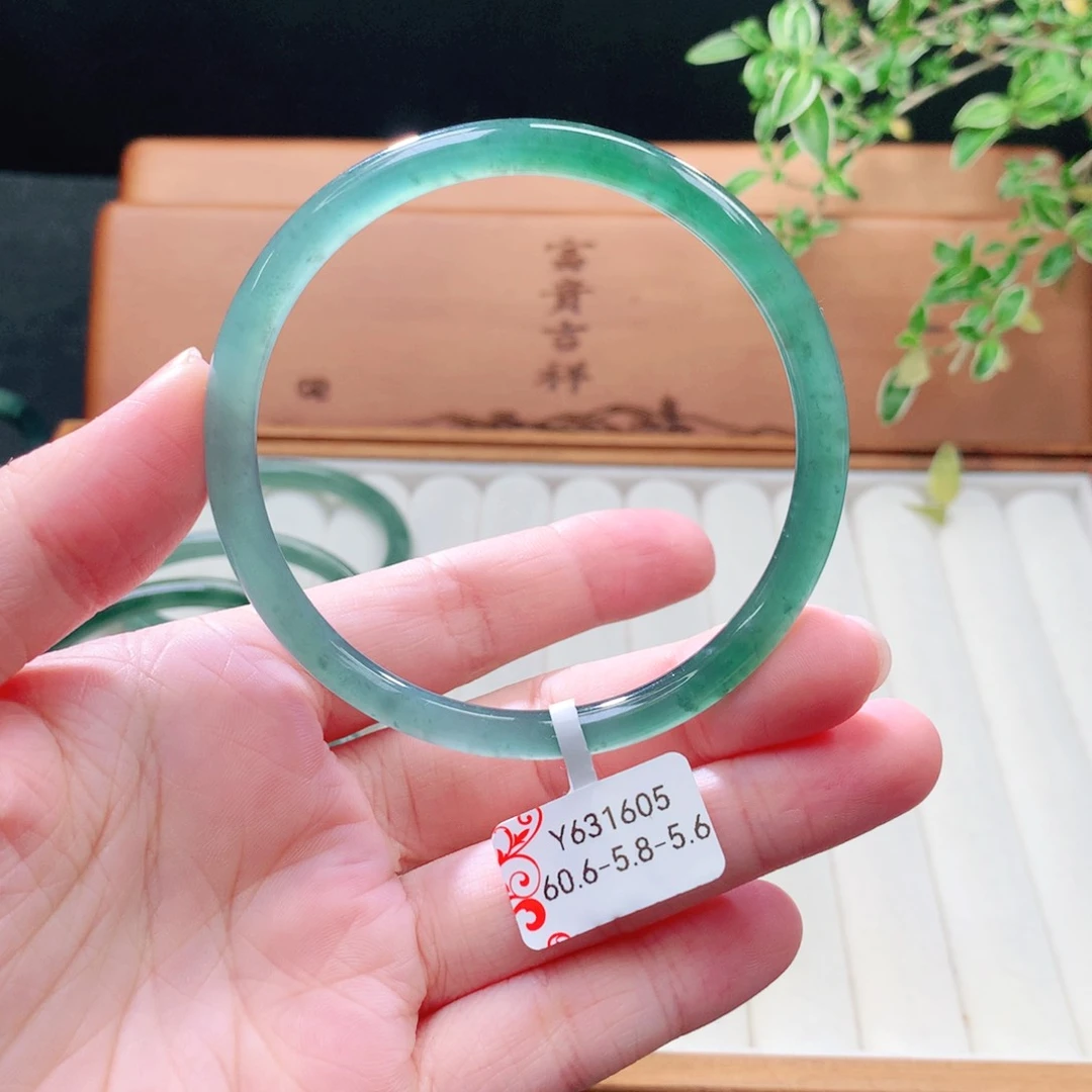 未镶嵌手镯（圆镯）翡翠