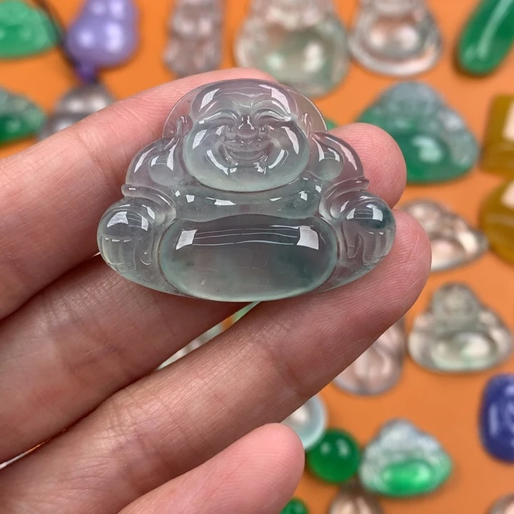 翡翠挂件未镶嵌…..