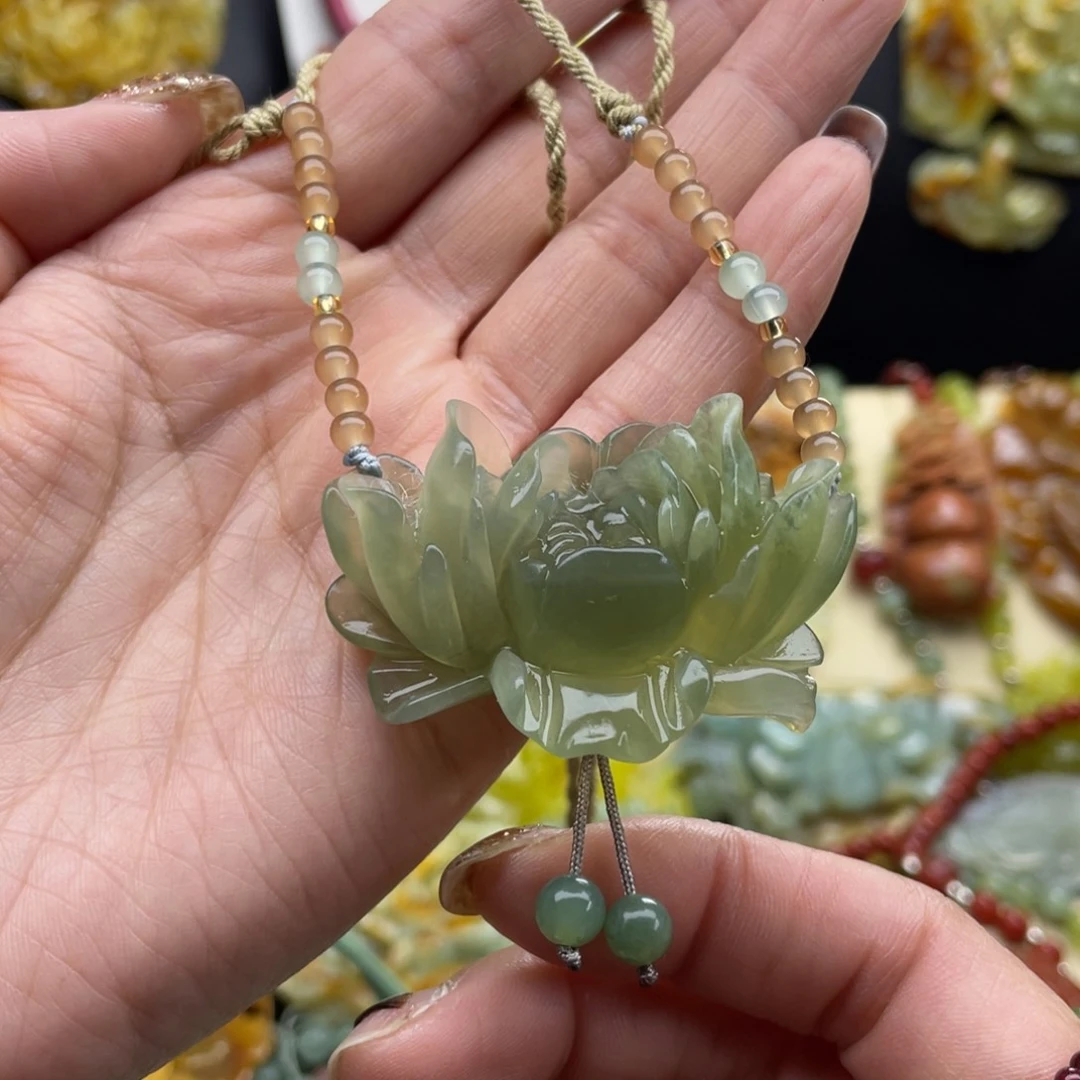 未镶嵌蛇纹石玉颈饰