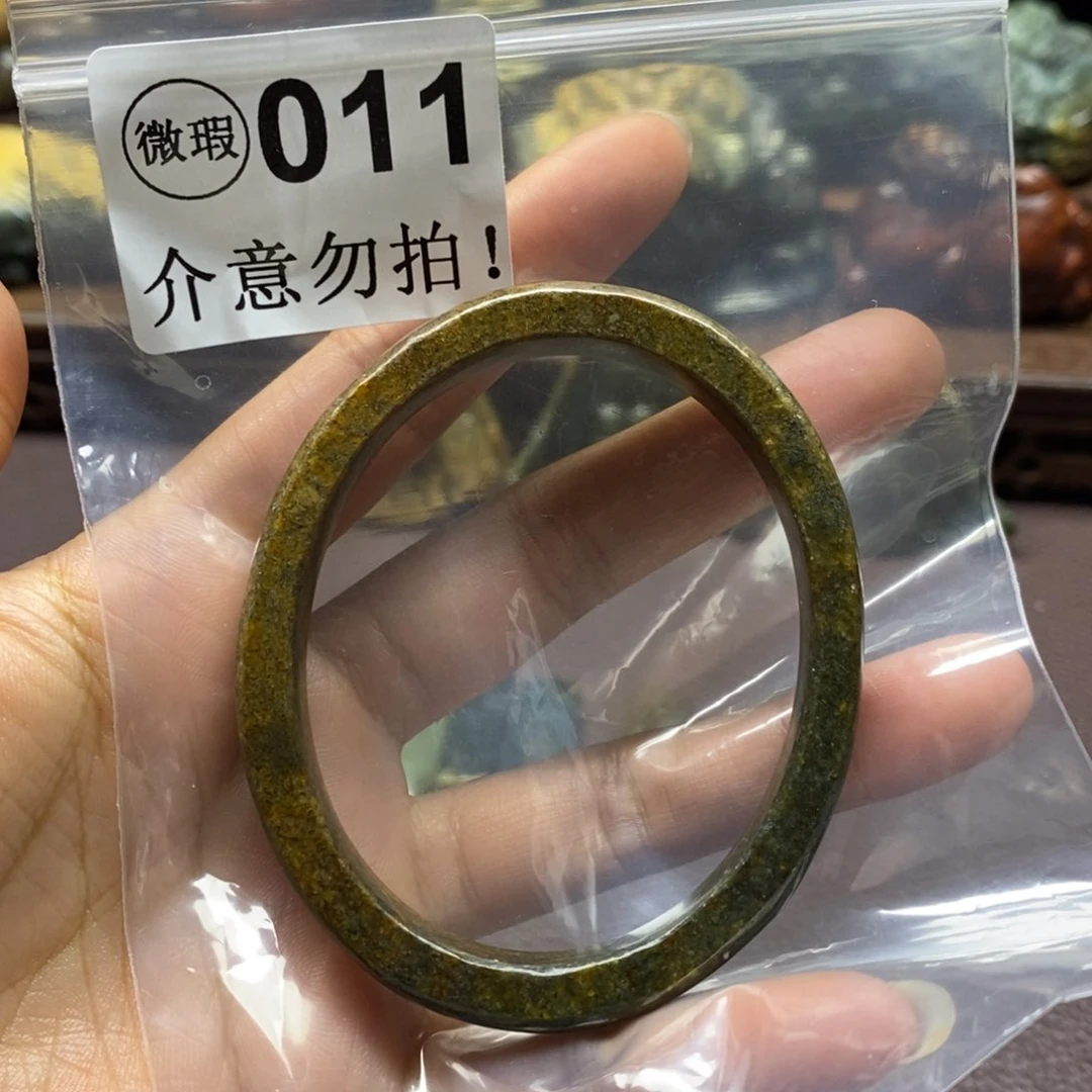 未镶嵌岫岩河磨玉（透闪石质玉）把件