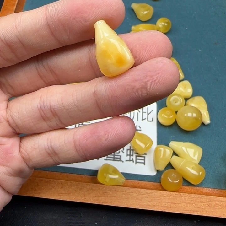 未镶嵌琥珀裸石天然350