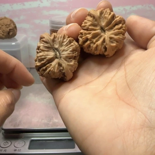 文玩核桃吊坠W**e核桃