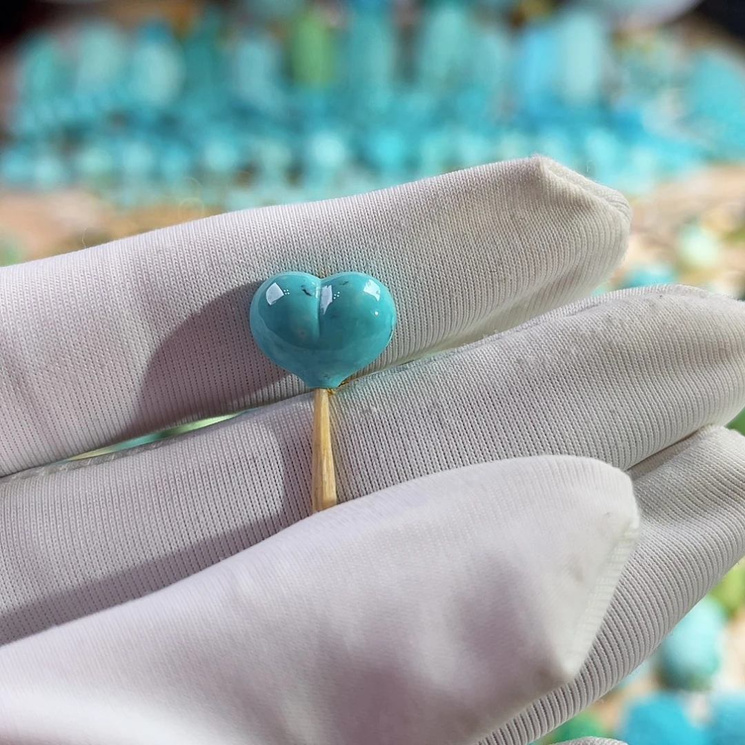 绿松石未镶嵌珠宝奇石