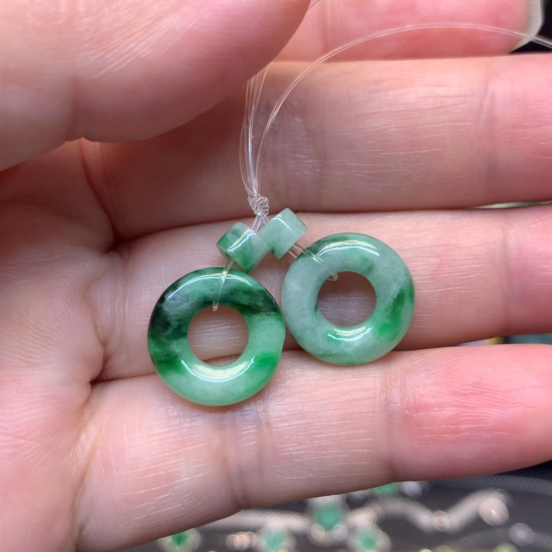 翡翠未镶嵌颈饰有纹裂