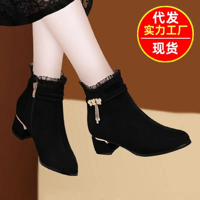 2024年秋冬季新款马丁靴英伦风粗跟短靴子女圆头流苏加绒中跟单靴