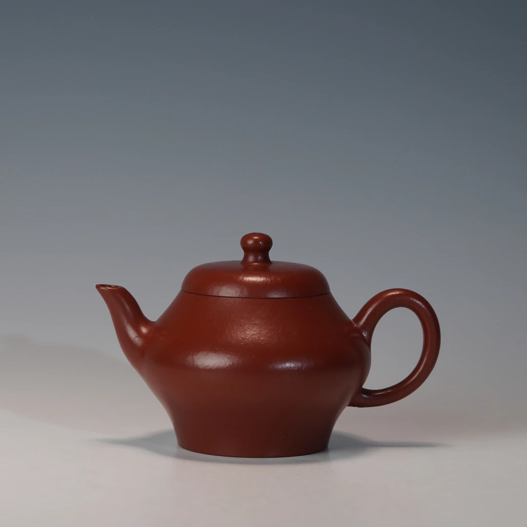 lot.21423 吴春蘭 小煤窑朱泥宫灯壶 140cc