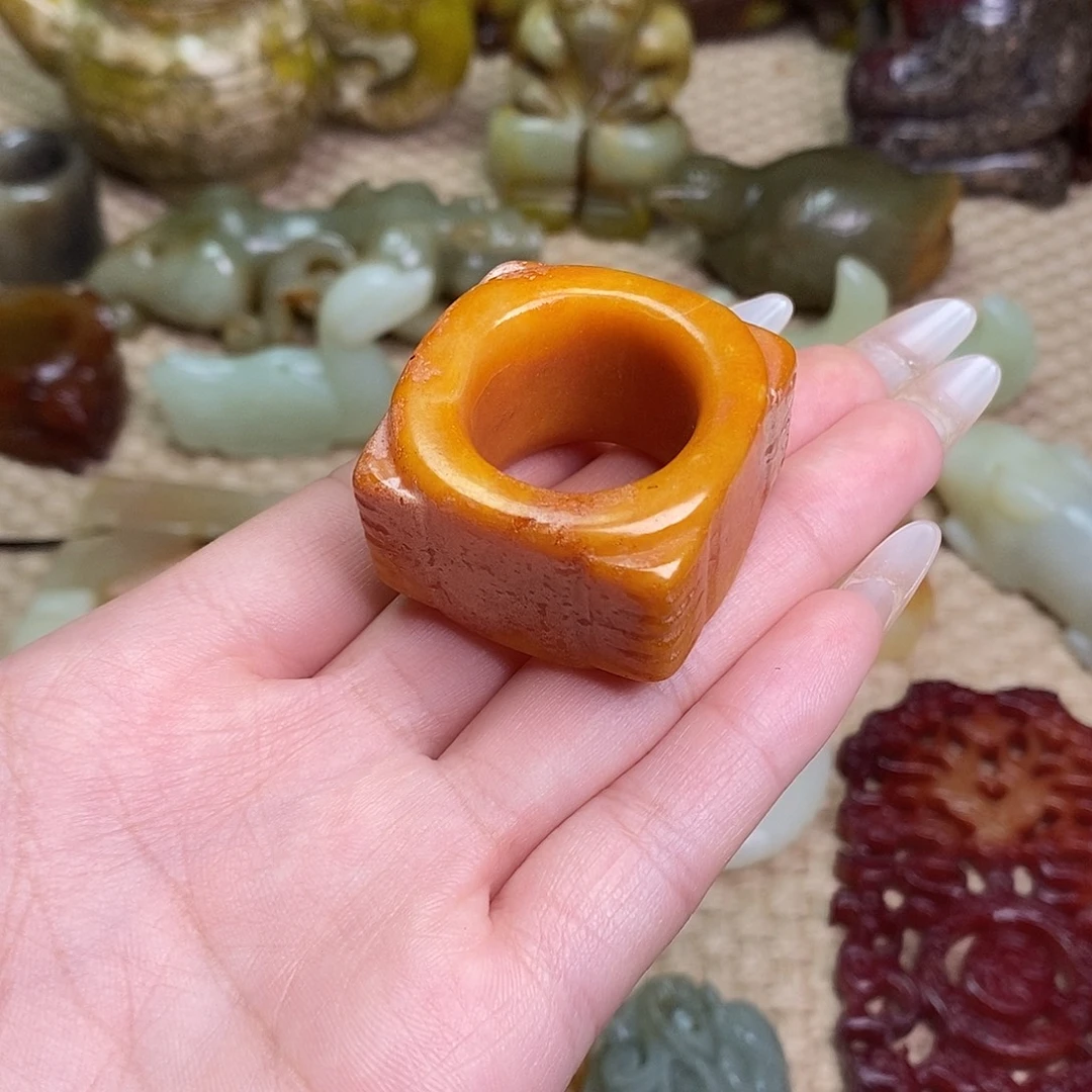 未镶嵌蛇纹石玉颈饰