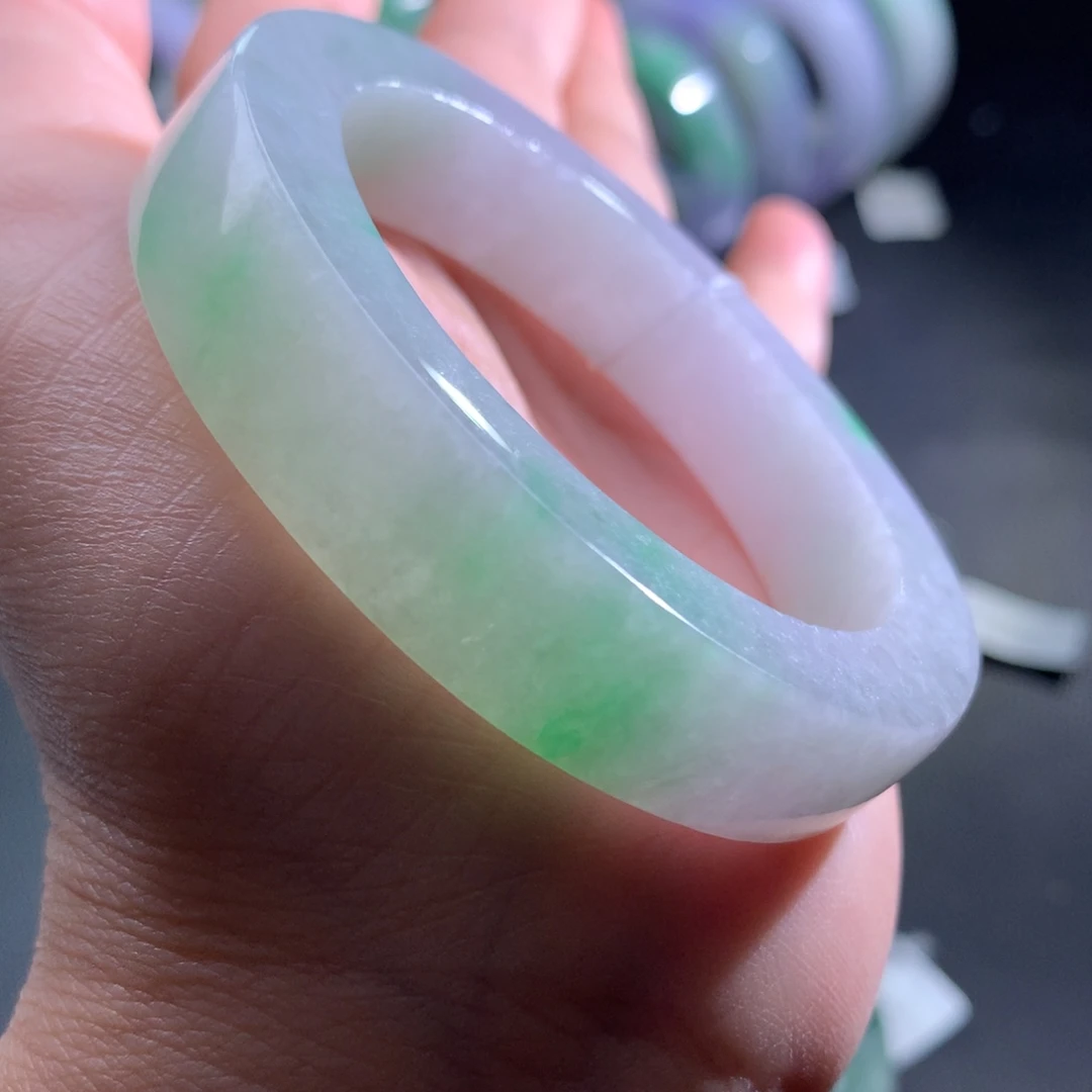 定制翡翠未镶嵌翡翠手镯
