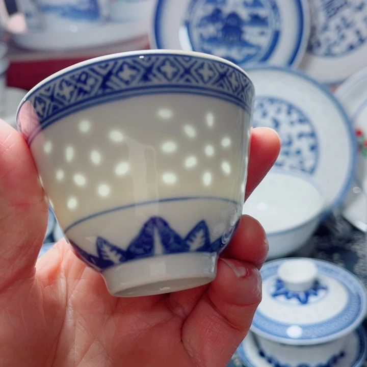 青花玲珑兰花二缸中玩玉底款