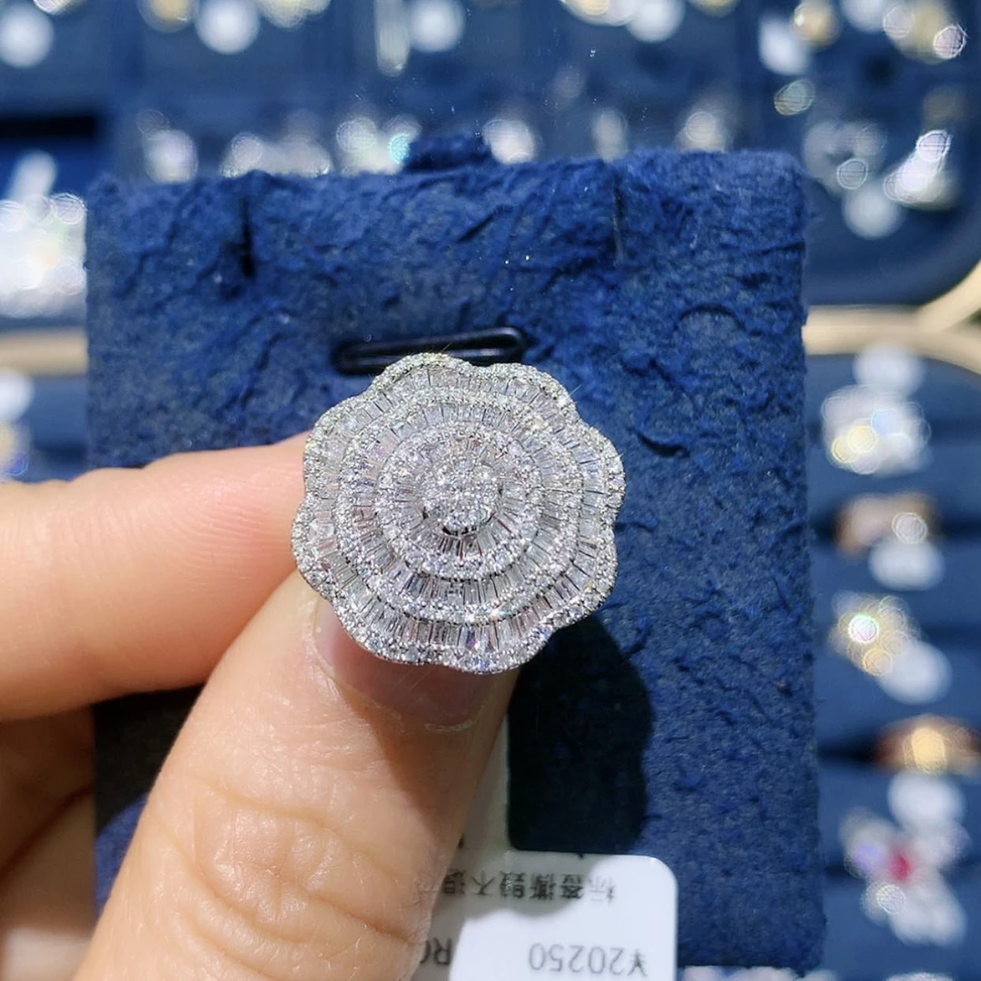 【闪购商品】钻石戒托18K金镶嵌1.5克拉花朵戒指