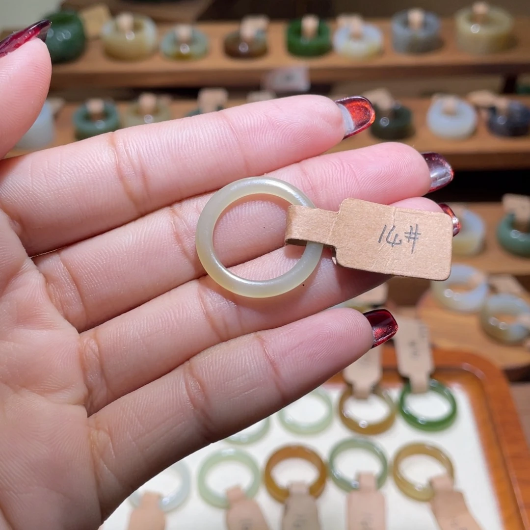 和田玉戒指未镶嵌安****。16.9