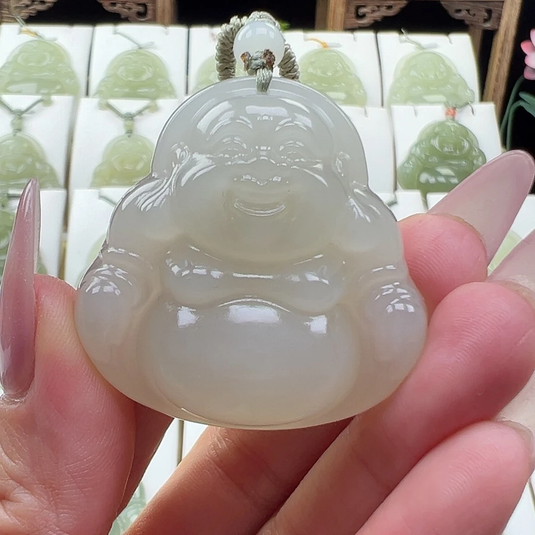 和田玉未镶嵌颈饰陈**～