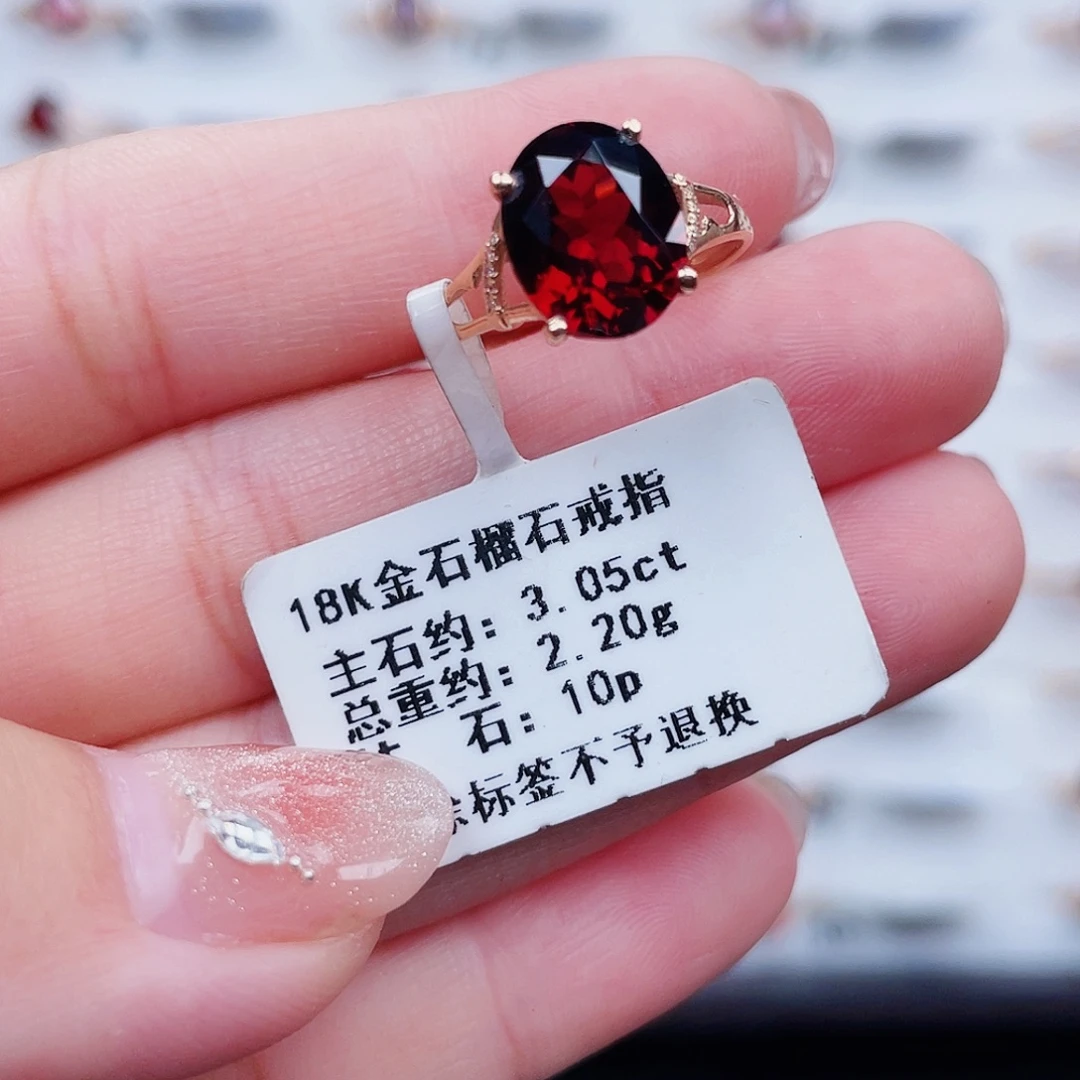 18K金镶嵌戒指石榴石