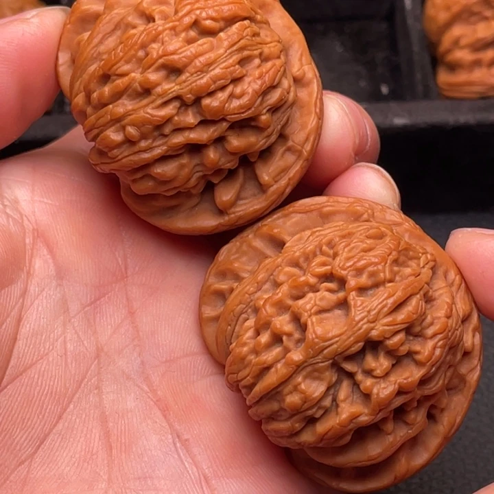 文玩核桃把件秦岭野生核桃