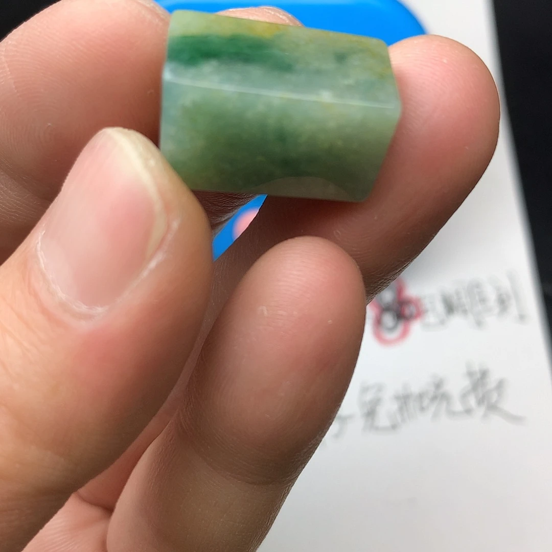 翡翠未镶嵌颈饰翡翠首饰和翡翠珠宝