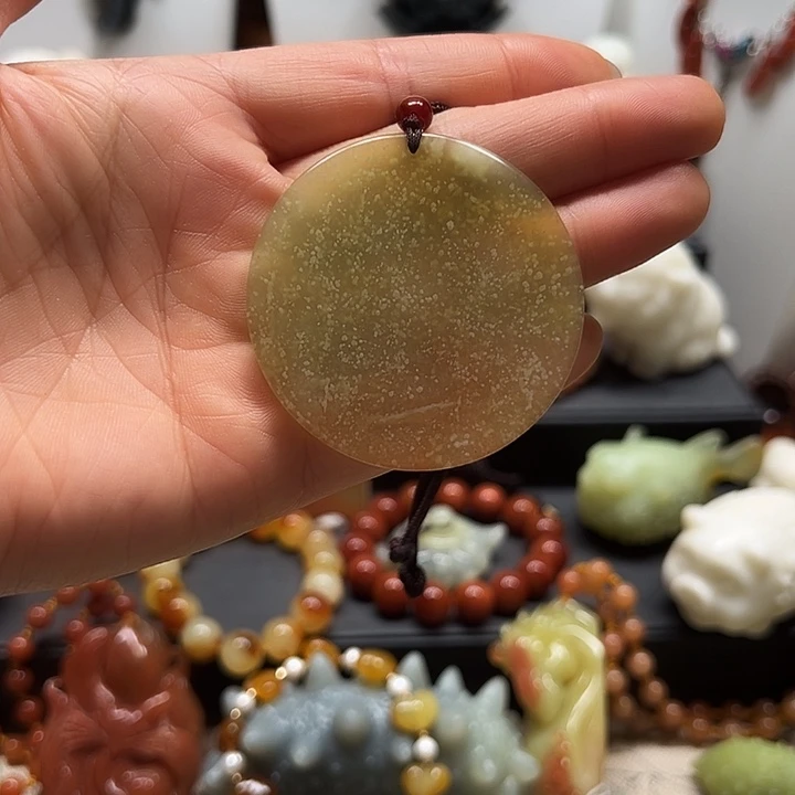 蛇纹石玉吊坠未镶嵌