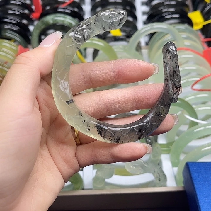 蛇纹石玉未镶嵌手镯