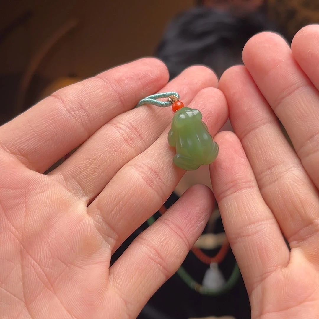 和田玉吊坠(不含链)未镶嵌无矿点呱呱