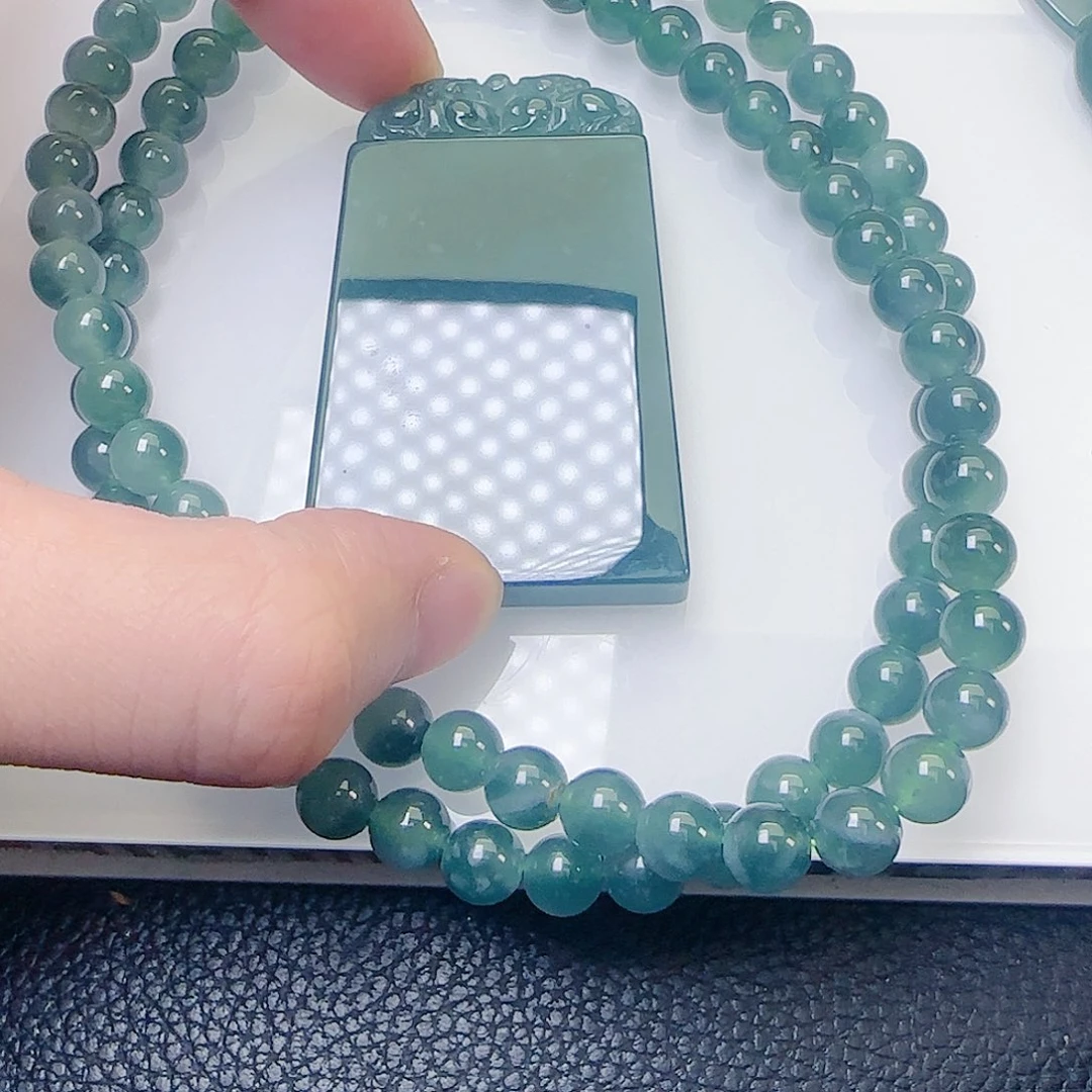 幸***家翡翠未镶嵌颈饰翡翠