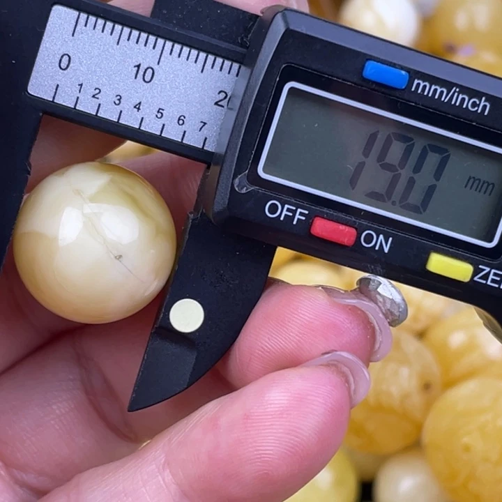 蜜蜡未镶嵌裸石微瑕772