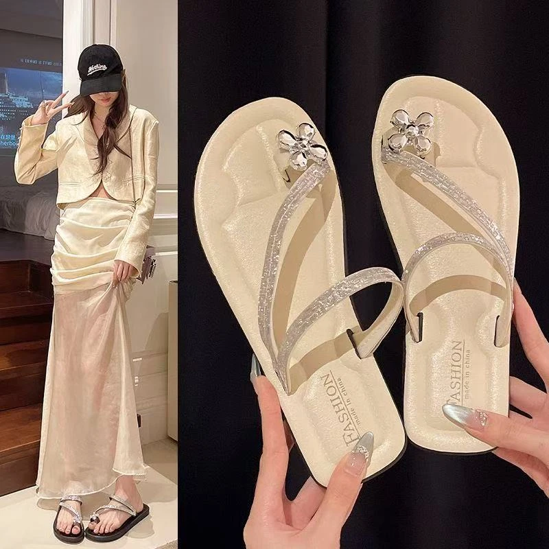 DD平底套趾绝美水钻凉拖鞋女配裙子法式夏2025年夏季沙滩拖鞋时尚