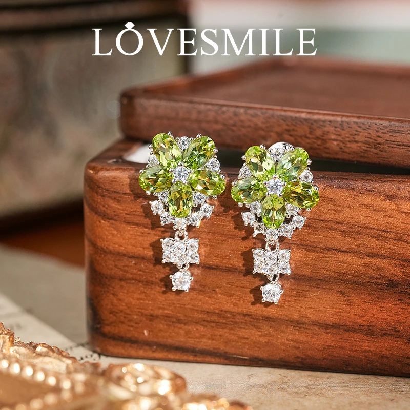 S925银橄榄石耳钉气质时尚花朵款式