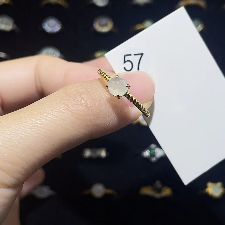 翡翠未镶嵌颈饰戒指