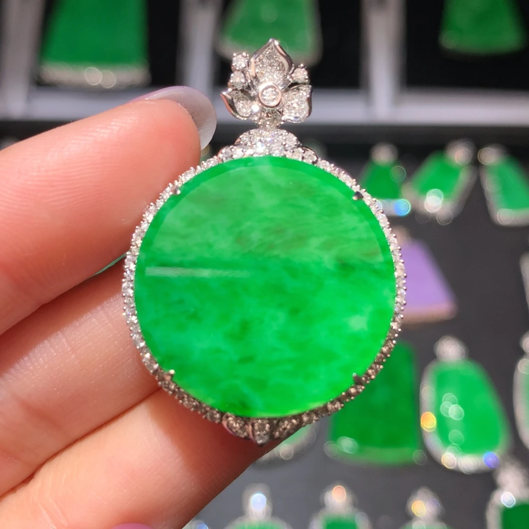 翡翠颈饰18K金镶嵌翡翠