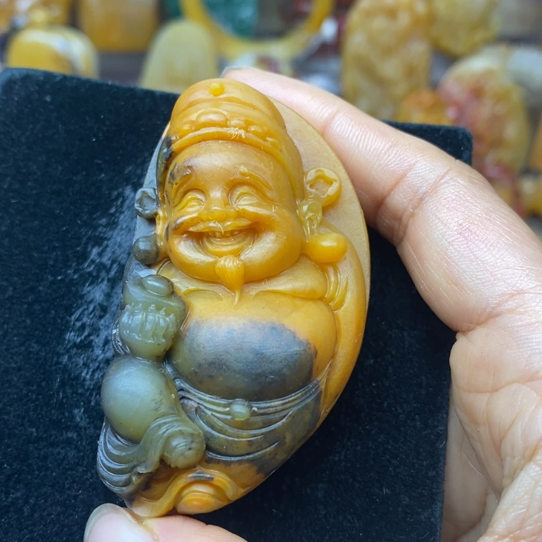 未镶嵌石英质玉（黄龙玉）颈饰