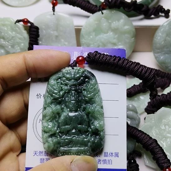 翡翠未镶嵌颈饰挂件